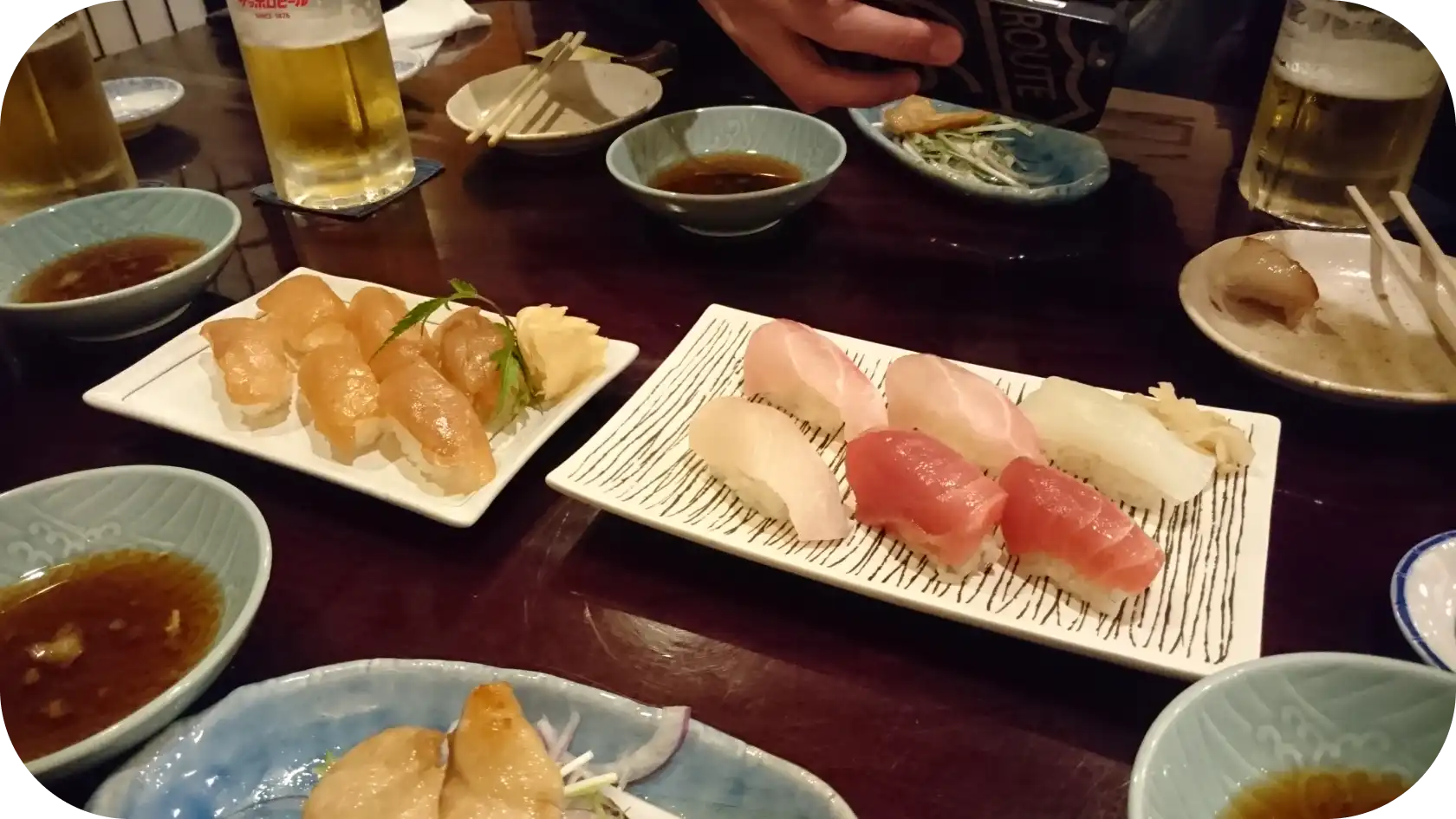 黄色いシュノーケルがついた縁がオレンジ色のダイビングマスク